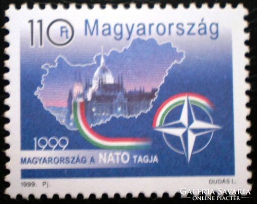 S4488 / 1999 Magyarország a NATO tagja bélyeg postatiszta