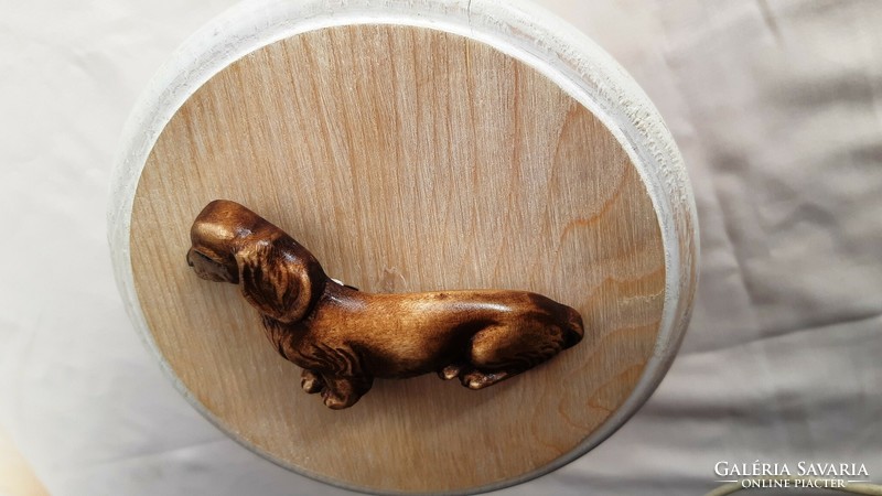 Dachshund-pattern hair clip carved from French maple wood