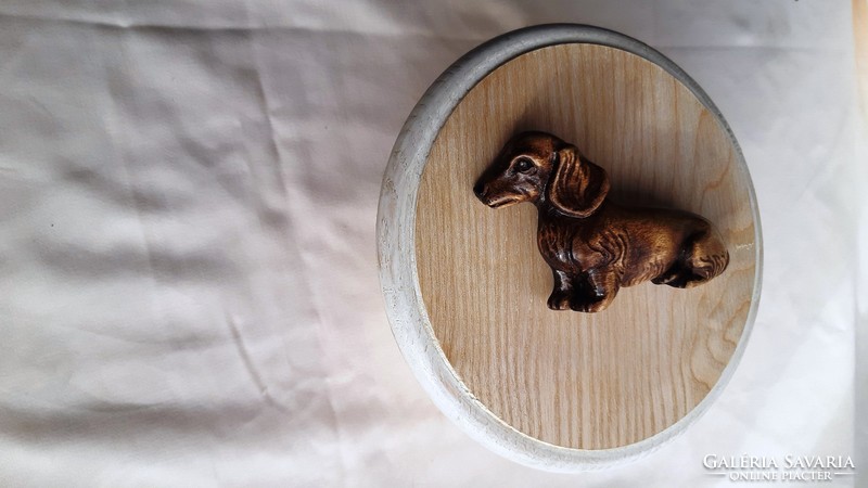 Dachshund-pattern hair clip carved from French maple wood