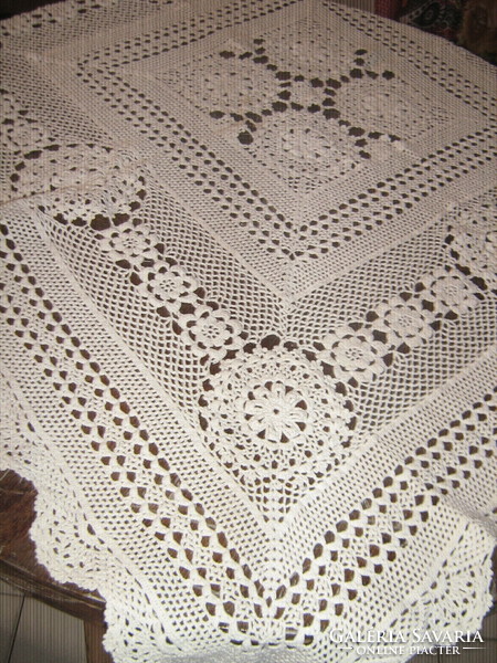 Beautiful antique ecru hand-crocheted flower pattern tablecloth