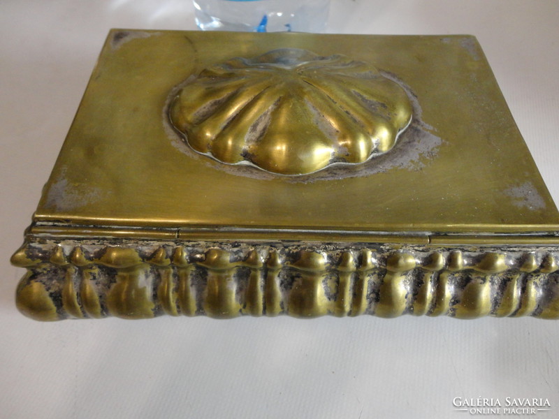 Copper / anno silver-plated / cigar box with two compartments