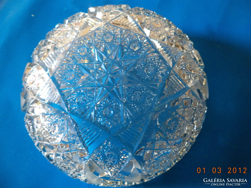 A wonderful, lead crystal bowl! 7.
