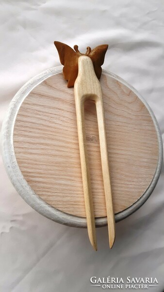 Butterfly pattern hairpin, hair ornament carved from strawberry and maple wood