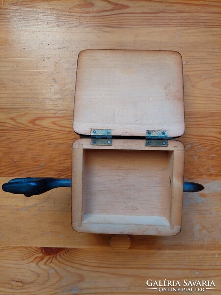 Retro wooden cigarette holder, cigarette holder box or jewelry holder, turtle figure