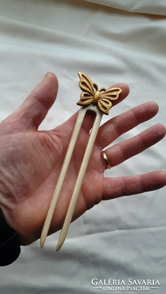 Butterfly pattern hairpin, hair ornament carved from strawberry and maple wood