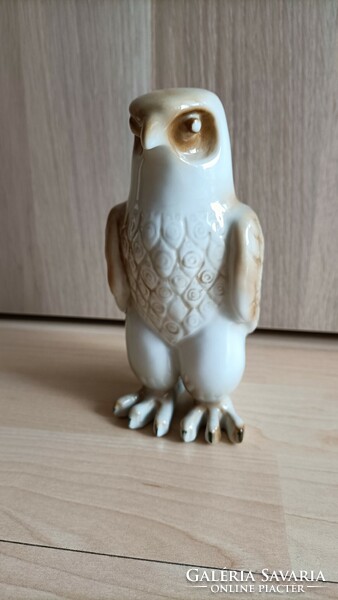 Zsolnay designed the porcelain falcon Palatine Judi