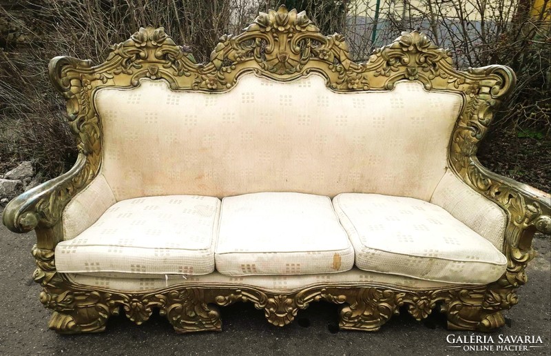 Impressive armchair, sofa / wood carving.