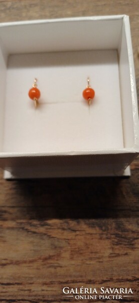Very showy real coral earrings 0.84 grams 14 carats