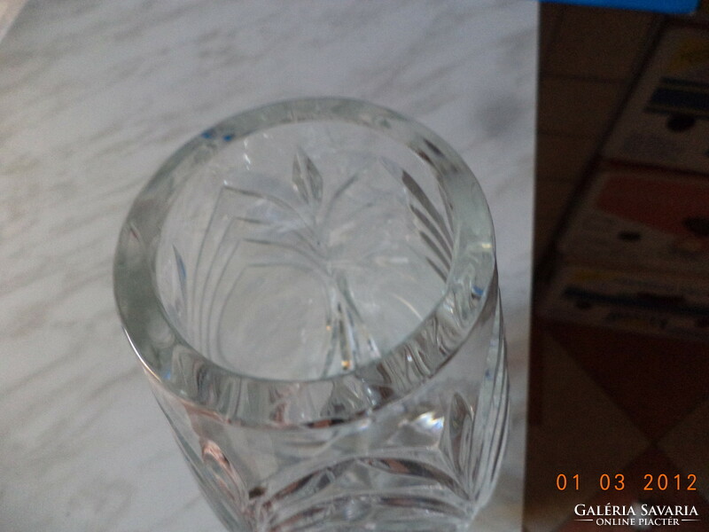 Tulip-shaped crystal vase! 7.