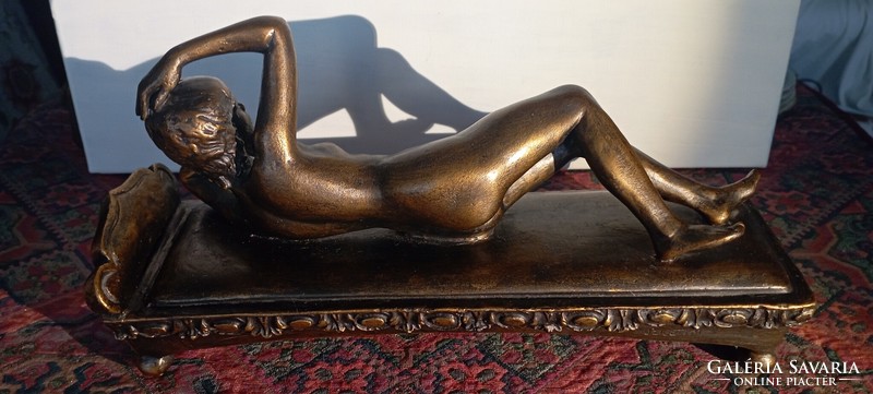 Szigeti magda: reclining female nude