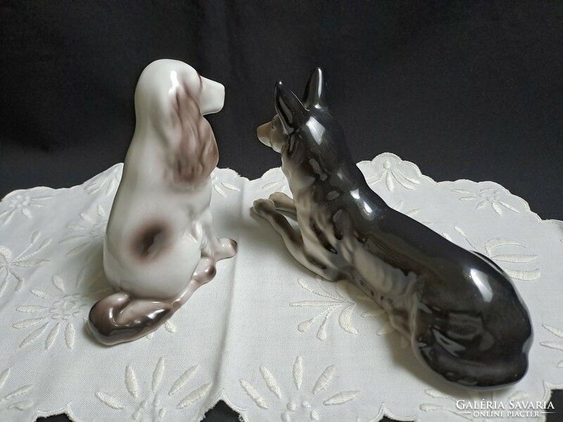 2 porcelain dogs: hólloháza sitting and iris cluj lying down