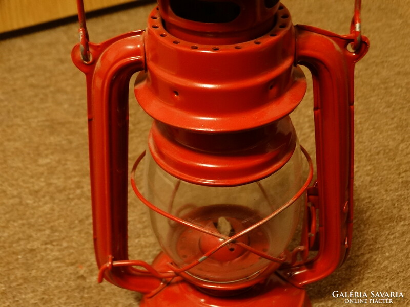 Régi kínai petróleumlámpa piros viharlámpa 25cm