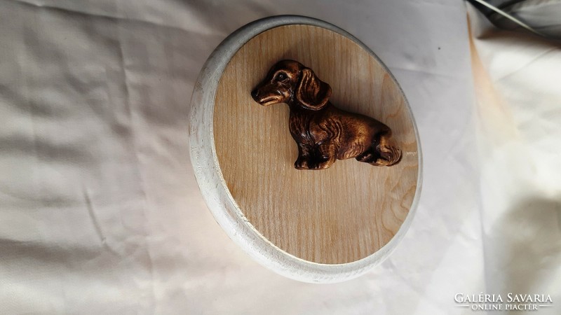 Dachshund-pattern hair clip carved from French maple wood