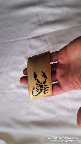 French hair clip decorated with a scorpion pattern, made of maple wood
