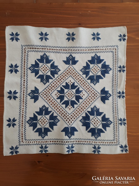 Antique tablecloth made with the Toledo technique, medium size