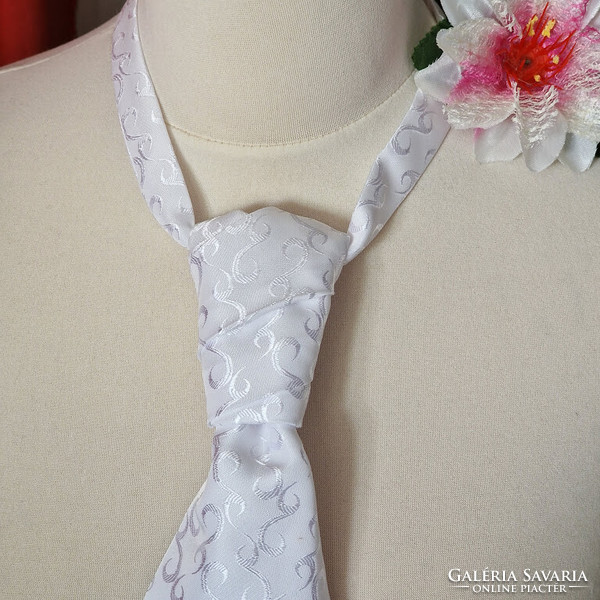ESKÜVŐ NYD04 - Hófehér színű inda mintás selyem szatén nyakkendő