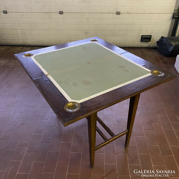 Card table to be renovated