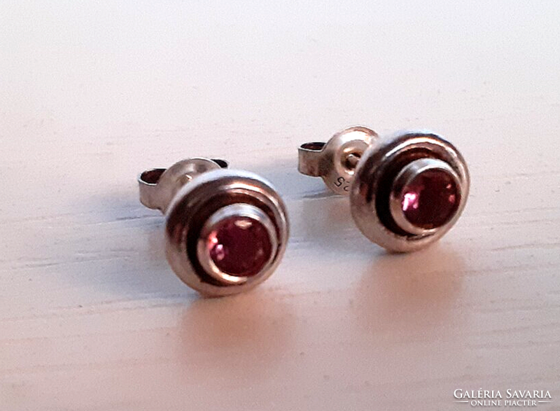 Marked 925 sterling silver stud earrings studded with a polished pink zirconia stone