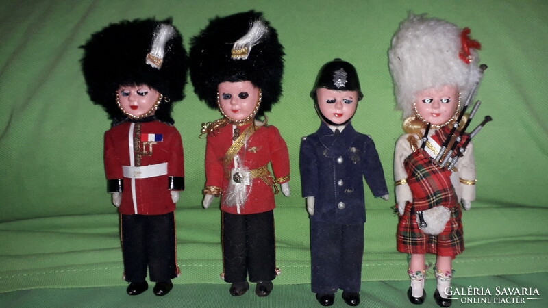 Old English twinkling dolls London police soldiers Scottish bagpipes full line 16cm in one according to the pictures