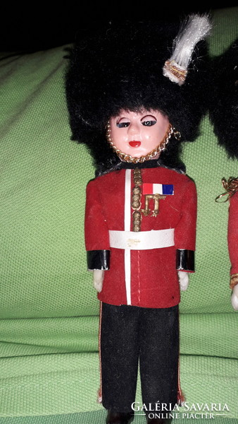 Old English twinkling dolls London police soldiers Scottish bagpipes full line 16cm in one according to the pictures