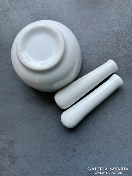 Kis konyhai porcelán mozsár törővel + 1 ajándék tartalék törő