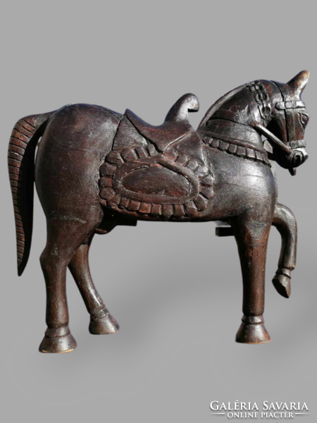 Fa ló szobor