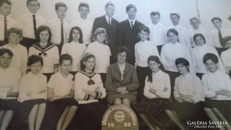 ZA488.2 - Újpesti Bajza József Általános Iskola  IV.ker.  Budapest, Bajza u. 2 Osztálykép 8A -1966