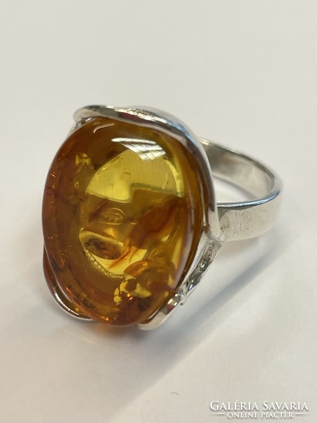 Silver ring with amber stone 62m