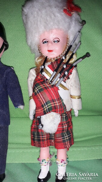 Old English twinkling dolls London police soldiers Scottish bagpipes full line 16cm in one according to the pictures