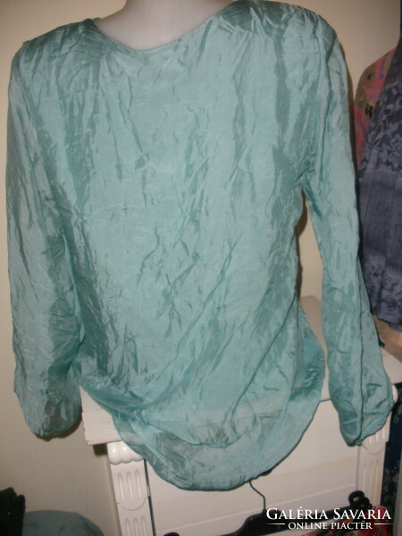 Top with blue-green silk content