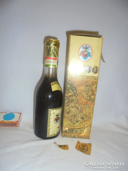 Tokaji aszú 1979 in a box - 3 puttons, 0.25 liters