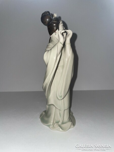 Oriental porcelain lady figure
