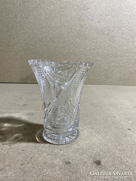 Lead crystal vase, 11 cm high, excellent for home decoration.3049