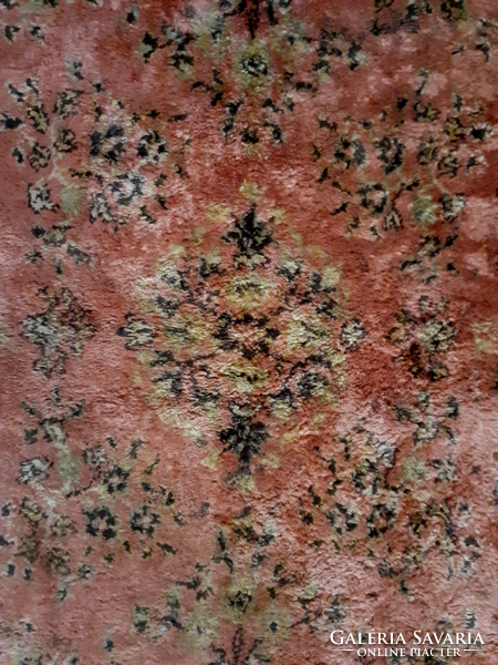Old small-sized moquette tapestry with fringe at the end of the carpet