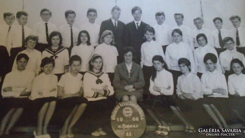 ZA488.3- Újpesti Bajza József Általános Iskola  IV.ker.  Budapest, Bajza u. 2 Osztálykép 8A -1966