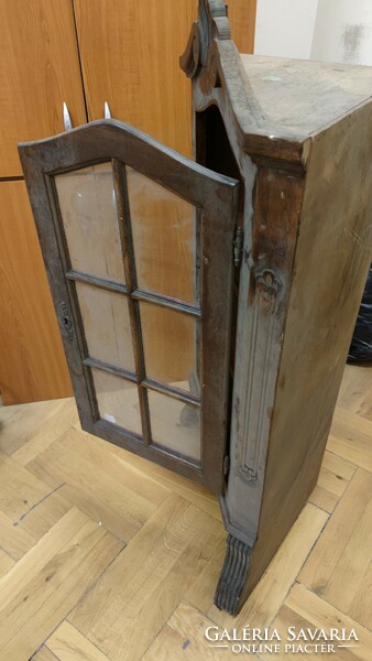 Wooden corner cabinet with glass