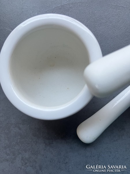 Kis konyhai porcelán mozsár törővel + 1 ajándék tartalék törő