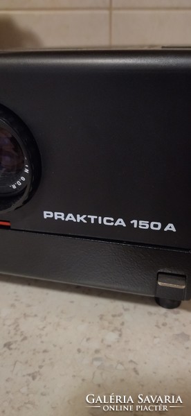 Pentacon Praktica 150 A diavetítő