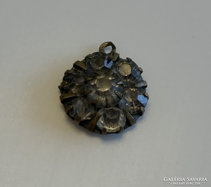 Fine antique daisy-style copper pendant decorated with claw-shaped stones