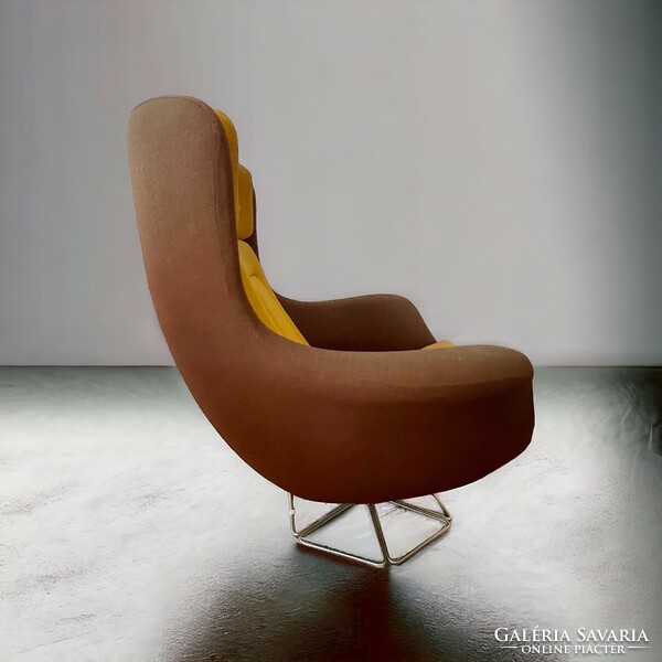 Retro, space age armchairs with swivel legs