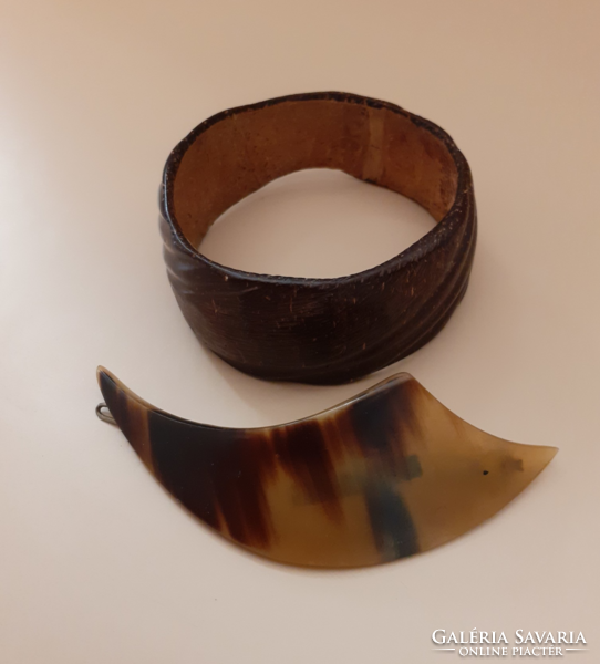 A bracelet made of coconut for a retro horn hair clip