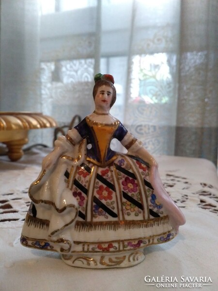Mini Altwien porcelain figurine with underglaze shield mark from around 1850