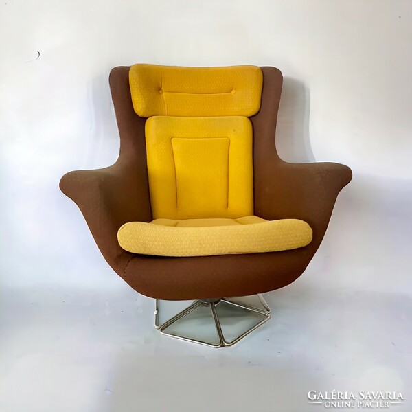Retro, space age armchairs with swivel legs