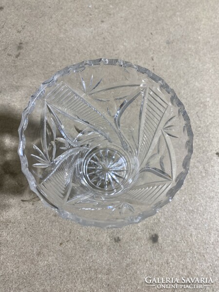 Ólomkristály váza, 11 cm-es magasságú, lakberendezéshez kiváló.3049