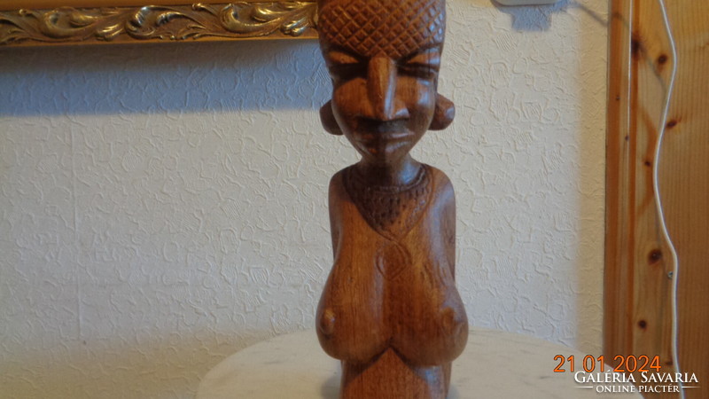 Afrikai hölgy  , mell szobor fából szépen faragva