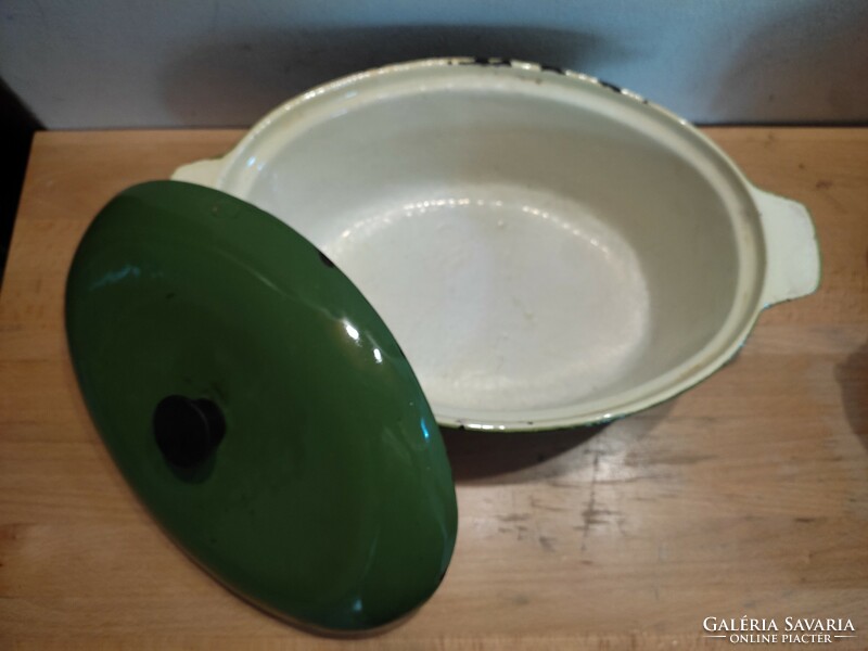Cast iron bowl, baking dish
