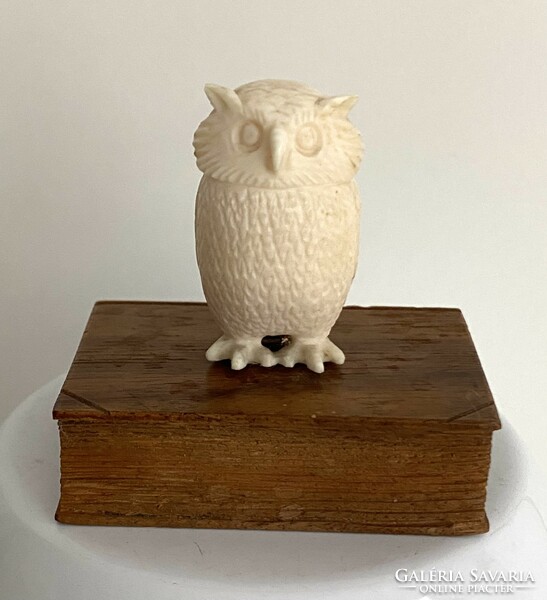 From the owl collection, an old owl figure leaf weight ornament is 5 cm high