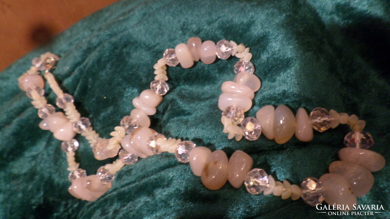 59 cm, slightly pink necklace, made of curls and faceted crystal pearls.