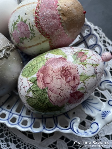 Kézműves festett, dekupázsolt hímes tojás, húsvéti dekoráció
