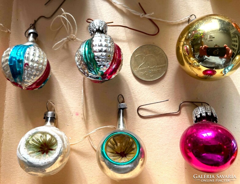 Régi karácsonyi díszek, gömb függők, retro dekoráció